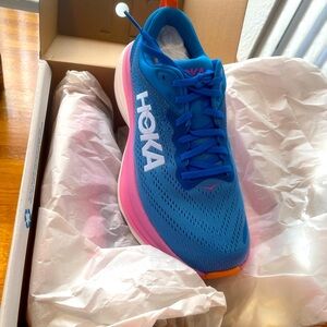 Brand New HOKA Women's Bondi 8   7.5 Wide Width